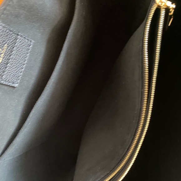 ❌SOLD❌LOUIS VUITTON RIVERSIDE - Picture 12 of 16